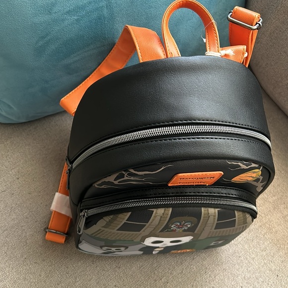 LoungeFly, HALLOWEEN Michael Meyers Backpack - Picture 12 of 13